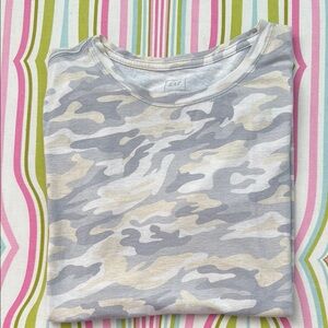 GAP for Good Gray and Cream Camouflage Tee size M, short sleeve
